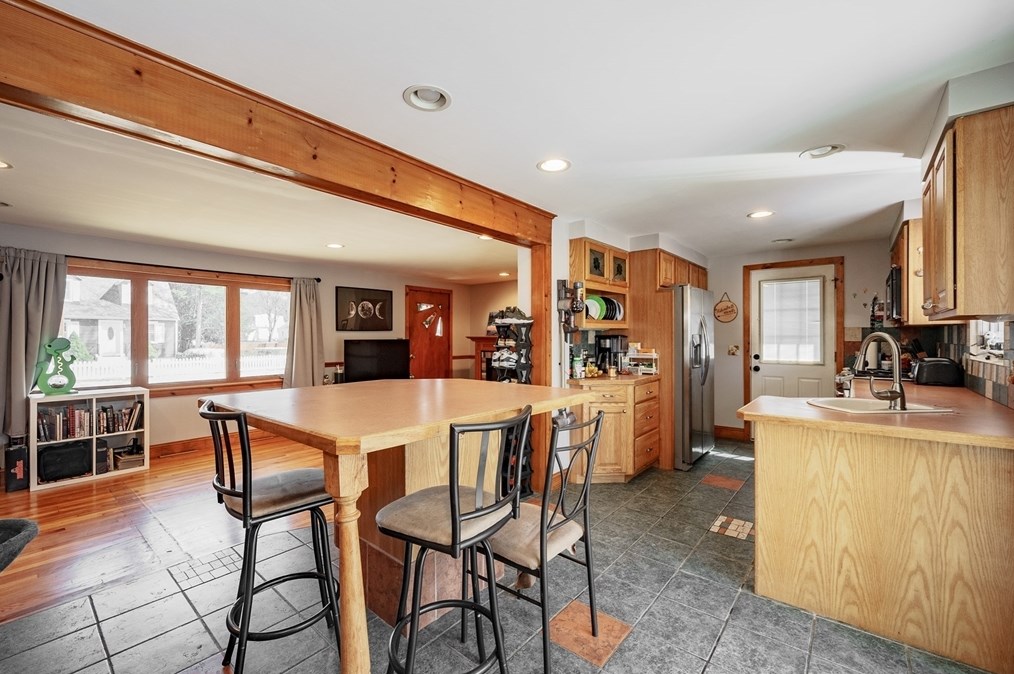 81 Richview Ave, South Hadley MA 01075-2026 exterior