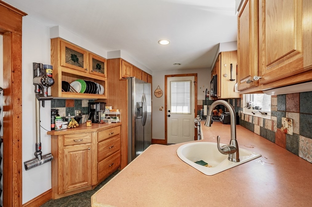 81 Richview Ave, South Hadley MA 01075-2026 exterior