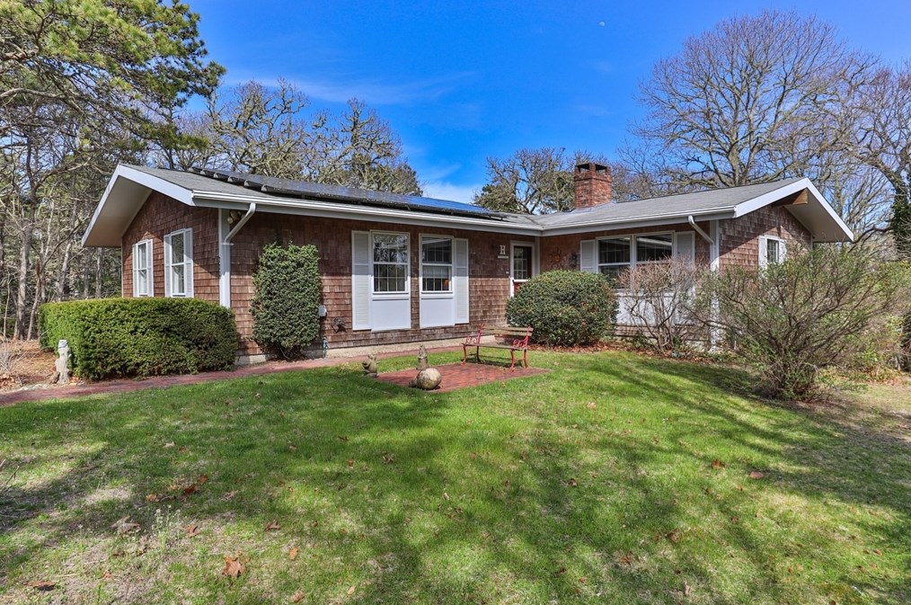 222 Chippingstone Rd, Chatham MA 02633-1201 exterior