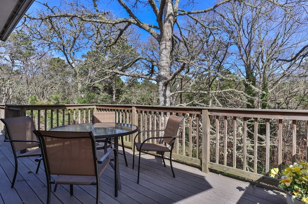 222 Chippingstone Rd, Chatham MA 02633-1201 exterior