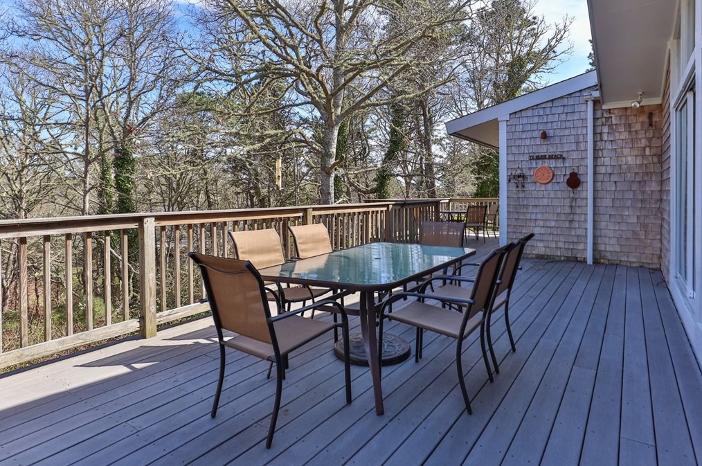 222 Chippingstone Rd, Chatham MA 02633-1201 exterior