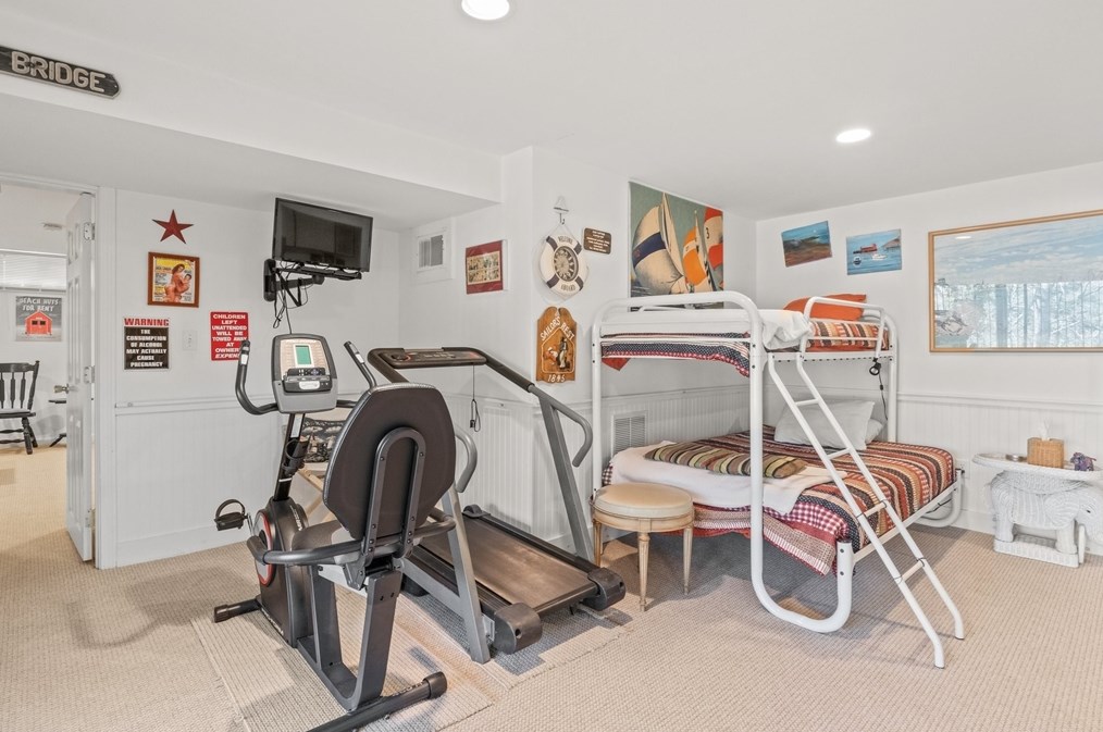 222 Chippingstone Rd, Chatham MA 02633-1201 exterior