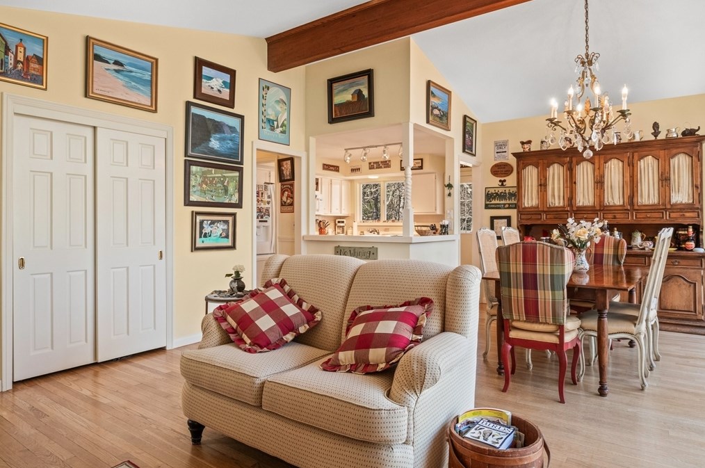 222 Chippingstone Rd, Chatham MA 02633-1201 exterior