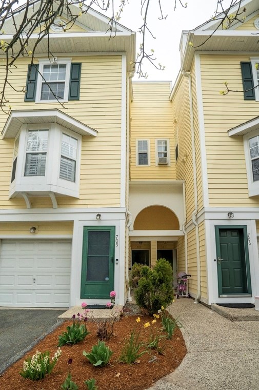 708 Gazebo Cir, Reading MA  01867-4063 exterior