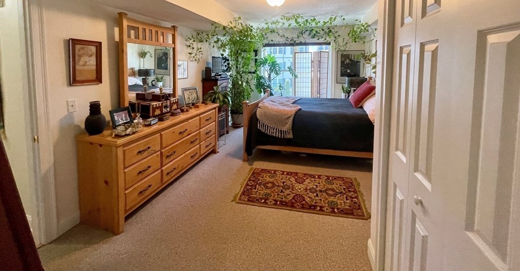 26 Green Leaves Dr, Amherst MA  01002-2655 exterior