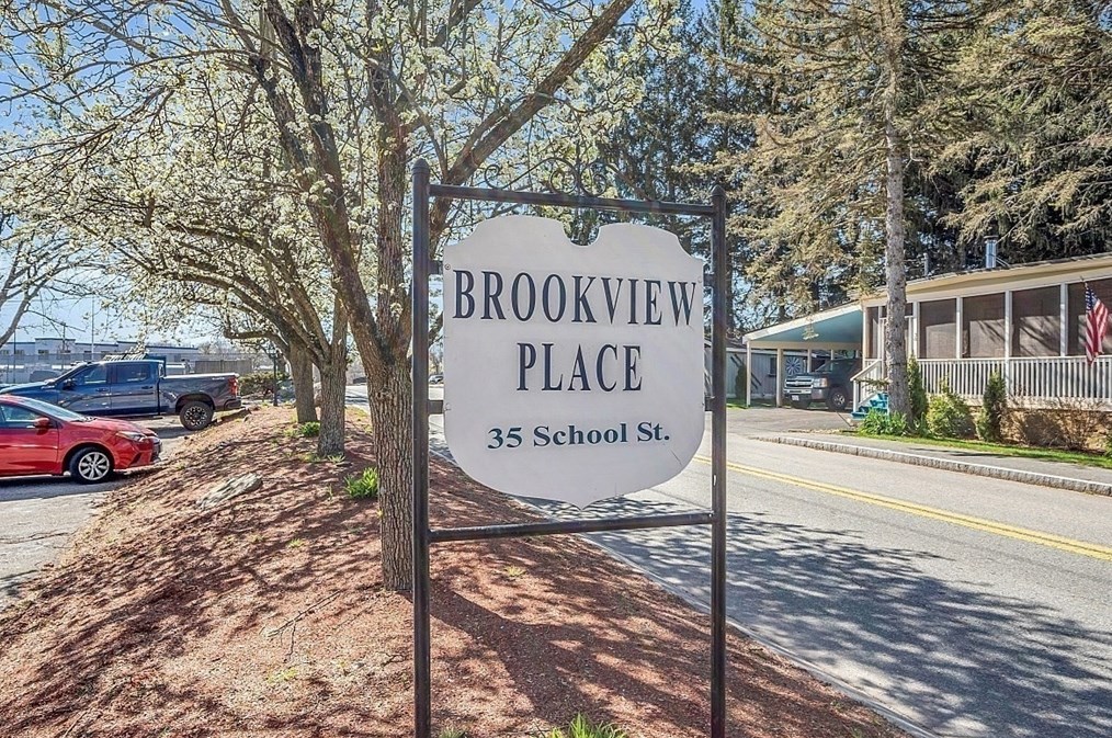 35 School St, Dracut MA  01826-4683 exterior