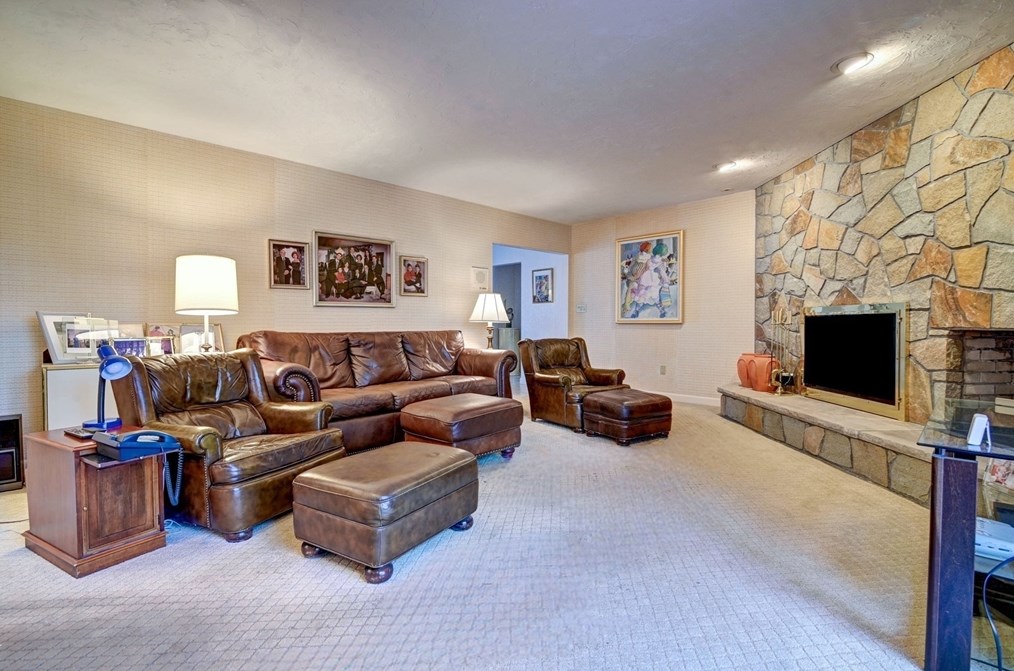 14 Seneca Rd, Canton MA 02021-1251 exterior