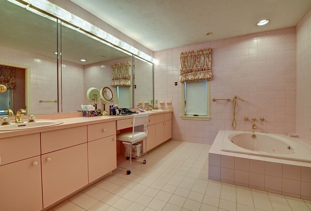 14 Seneca Rd, Canton MA 02021-1251 exterior