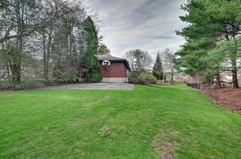 14 Seneca Rd, Canton MA 02021-1251 exterior