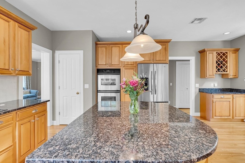 9 Juniper Rd, Upton MA 01568 exterior