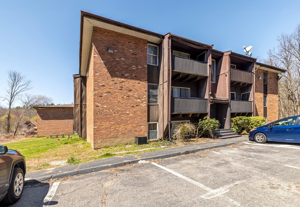 560 Mill St, Worcester MA  01602-2448 exterior