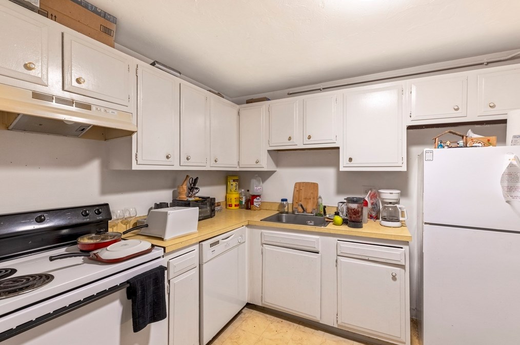 556 Mill St, Worcester MA  01602-2447 exterior