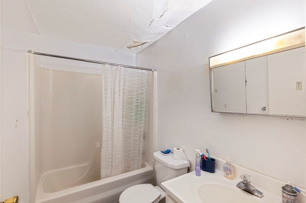 556 Mill St, Worcester MA  01602-2447 exterior