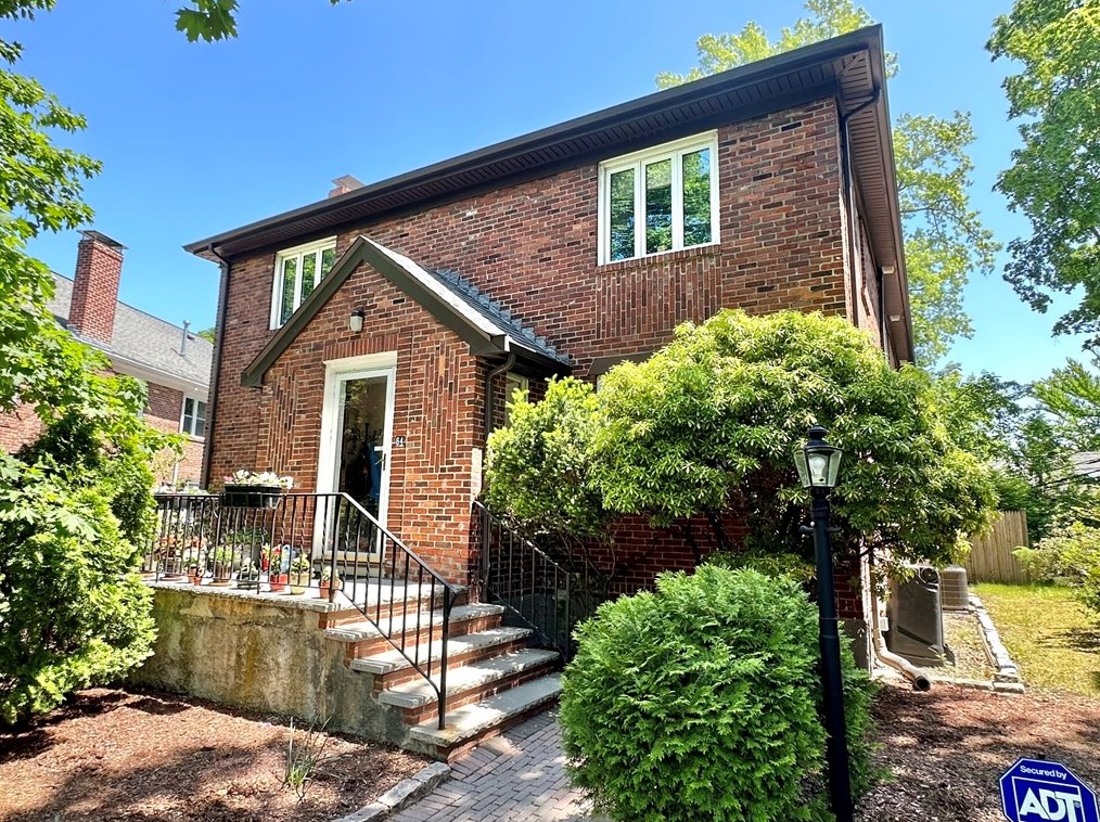 64 Gardner Rd, Brookline MA  02445-4524 exterior