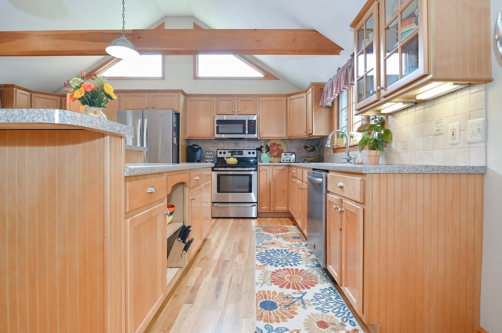 143 Meadow Rd, Plymouth MA 02360-4783 exterior