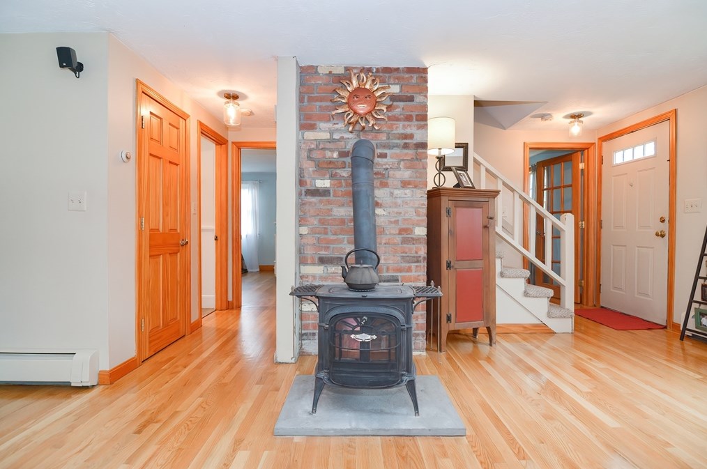 143 Meadow Rd, Plymouth MA 02360-4783 exterior