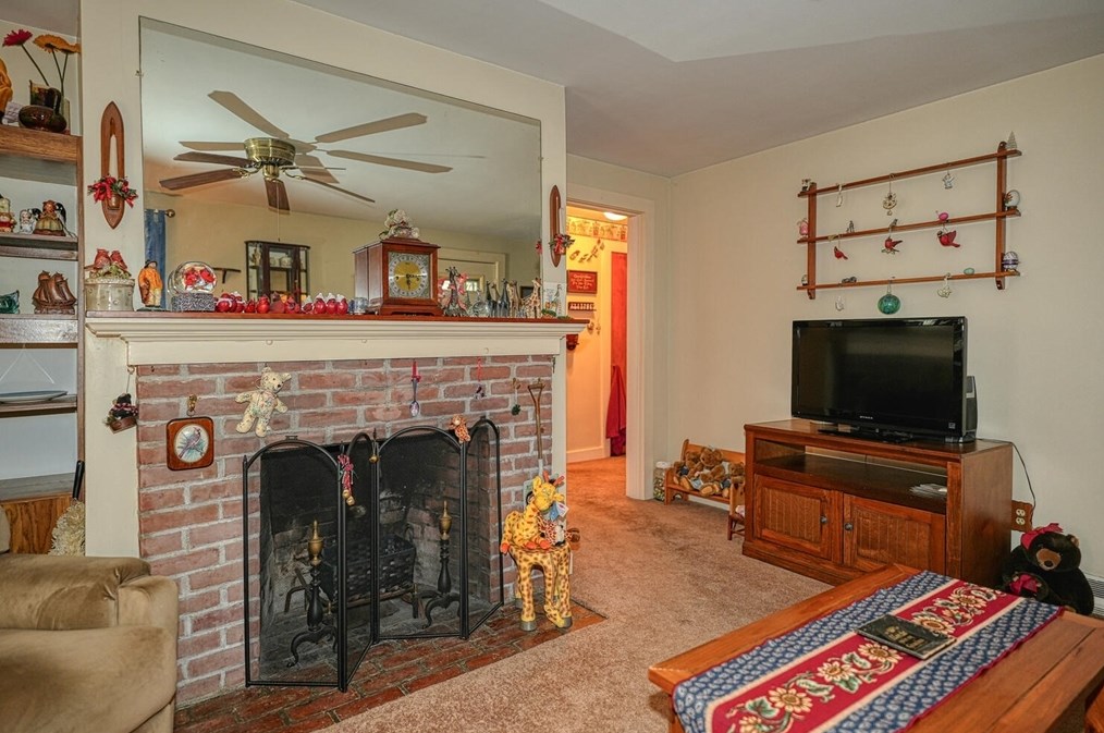 325 Church St, Northborough MA 01532-1230 exterior