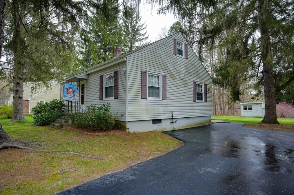 325 Church St, Northborough MA 01532-1230 exterior