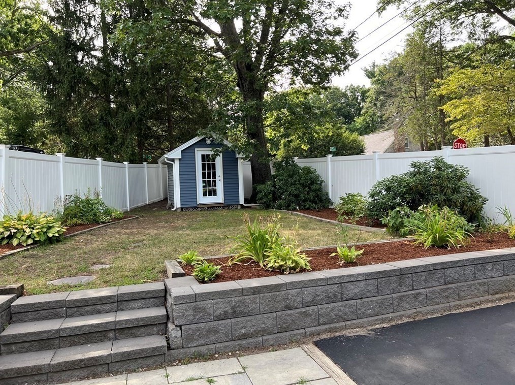 76 High Ledge Ave, Wellesley MA  02482-1043 exterior