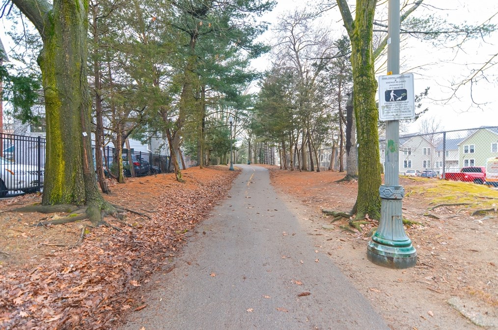 2456 Massachusetts Ave, Cambridge MA 02140-1644 exterior