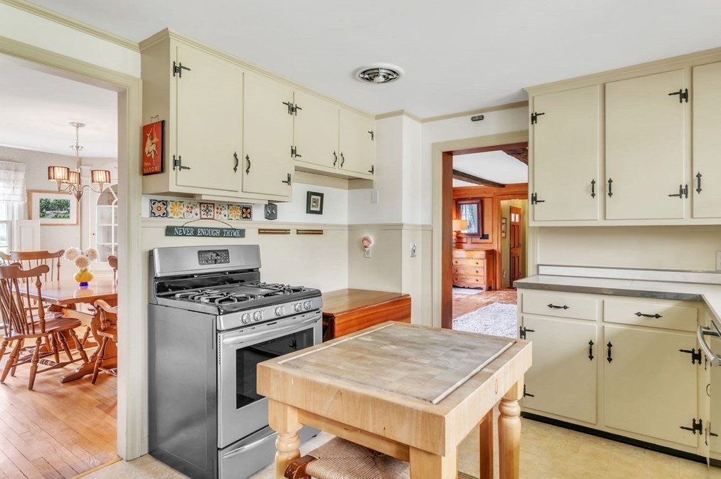 207 Granville Rd, Montgomery MA 01085-3945 exterior