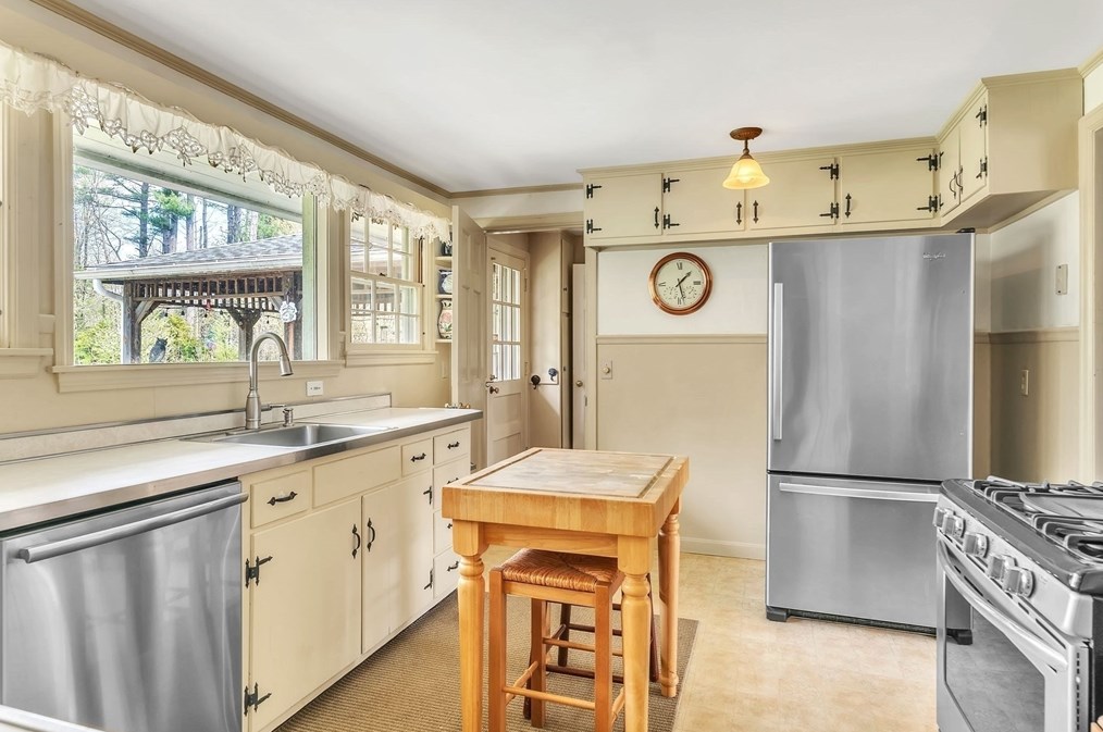 207 Granville Rd, Montgomery MA 01085-3945 exterior