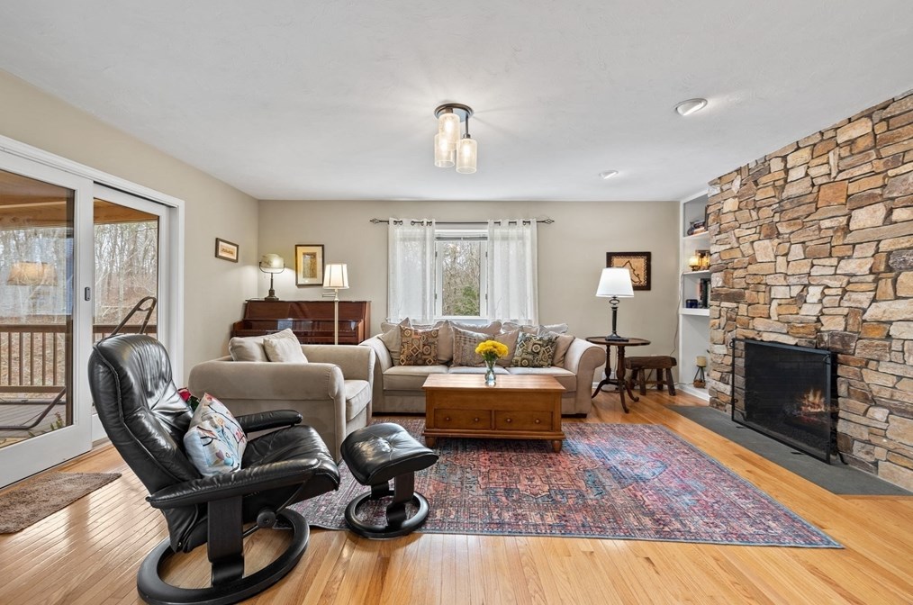 1 Punch Bowl Dr, Falmouth MA  02540-2342 exterior