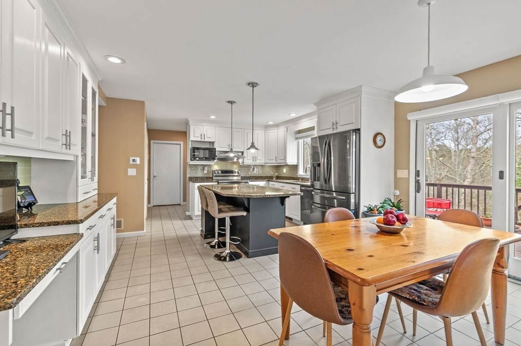 1 Punch Bowl Dr, Falmouth MA  02540-2342 exterior