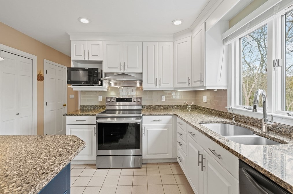 1 Punch Bowl Dr, Falmouth MA  02540-2342 exterior