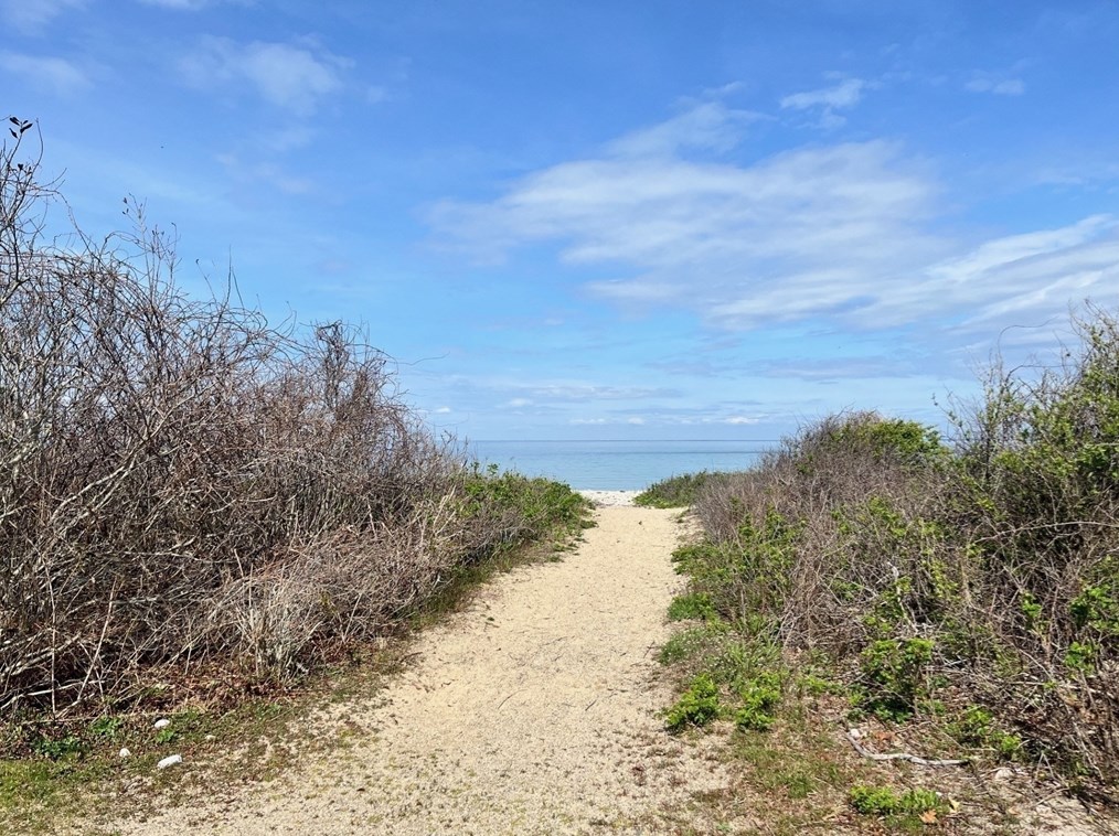 1 Punch Bowl Dr, Falmouth MA  02540-2342 exterior