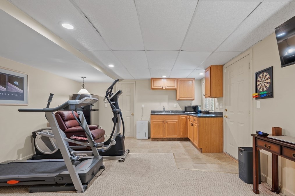 1 Punch Bowl Dr, Falmouth MA  02540-2342 exterior