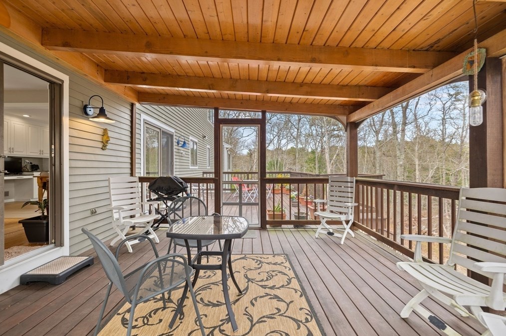 1 Punch Bowl Dr, Falmouth MA  02540-2342 exterior