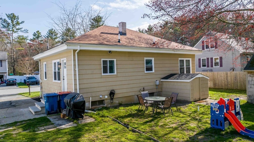 1061 Almy St, New Bedford MA  02745-4003 exterior