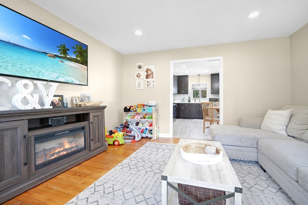 1061 Almy St, New Bedford MA  02745-4003 exterior