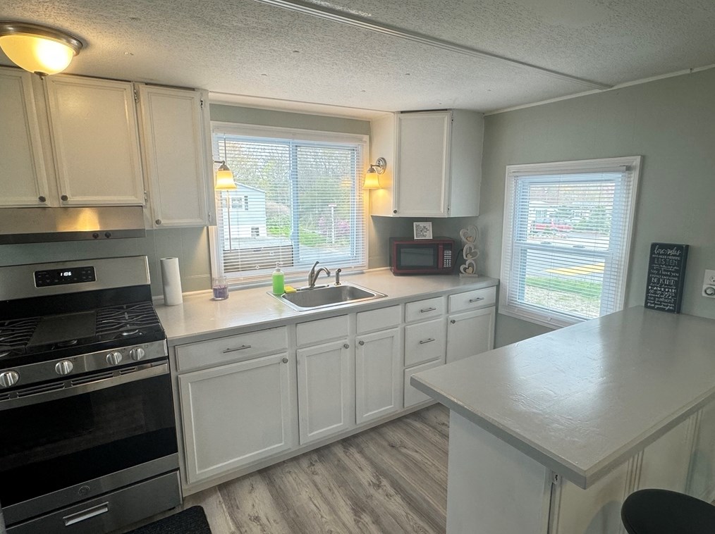 4 Mayflower Ave, Taunton MA  02780-1115 exterior