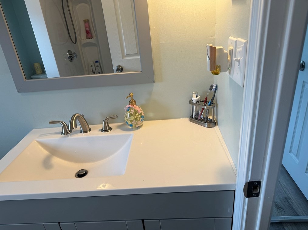 4 Mayflower Ave, Taunton MA  02780-1115 exterior