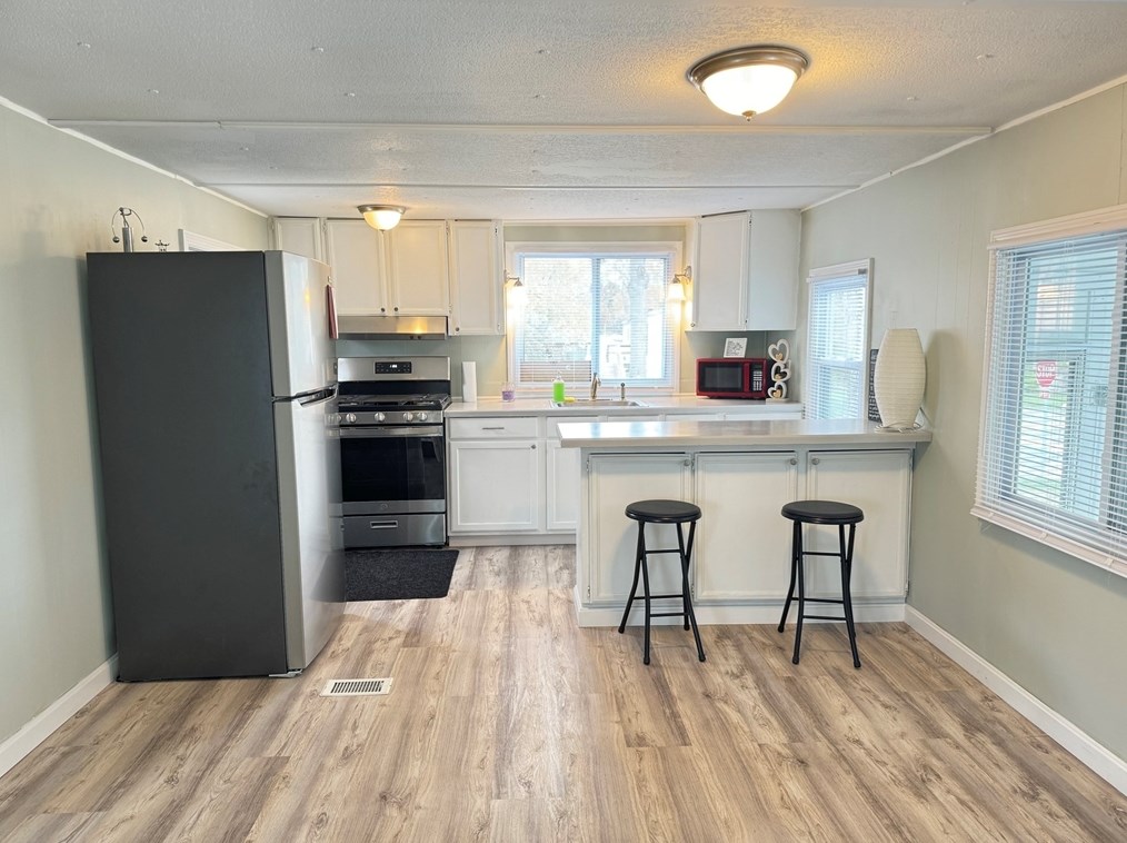 4 Mayflower Ave, Taunton MA  02780-1115 exterior