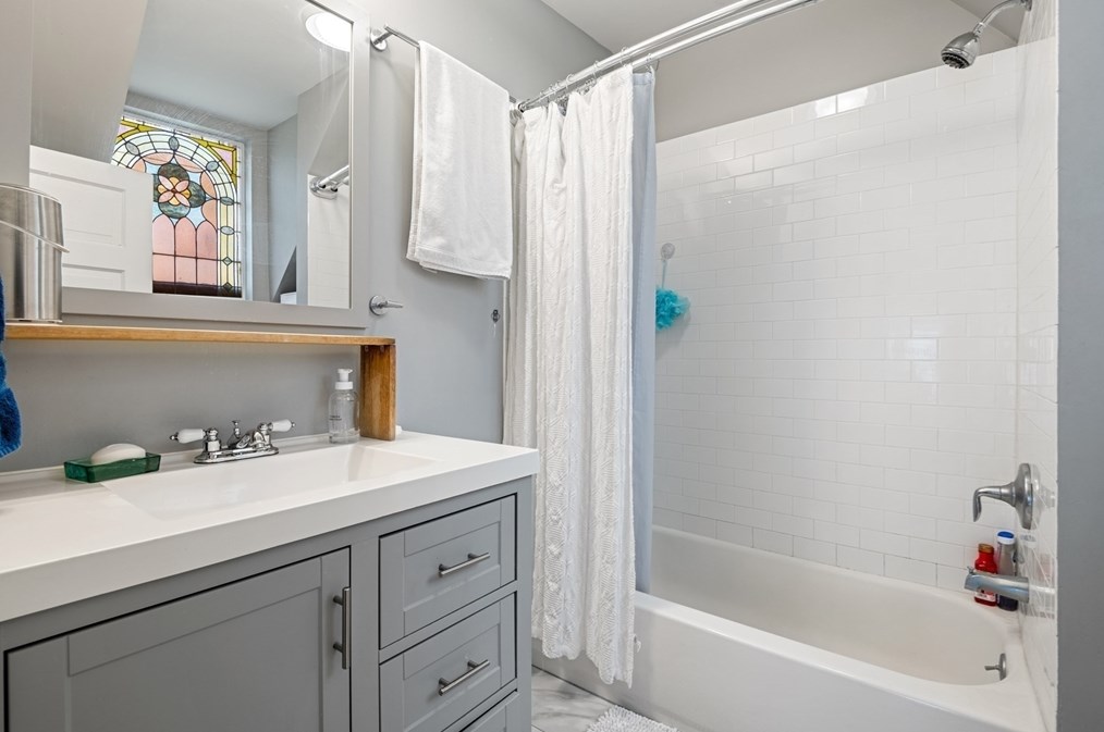 205 Frst St, Arlington MA 02476-4206 exterior