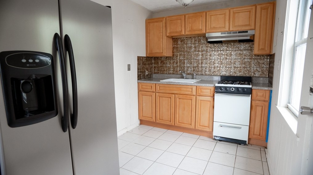 61 Ames St, Springfield MA  01104-1368 exterior