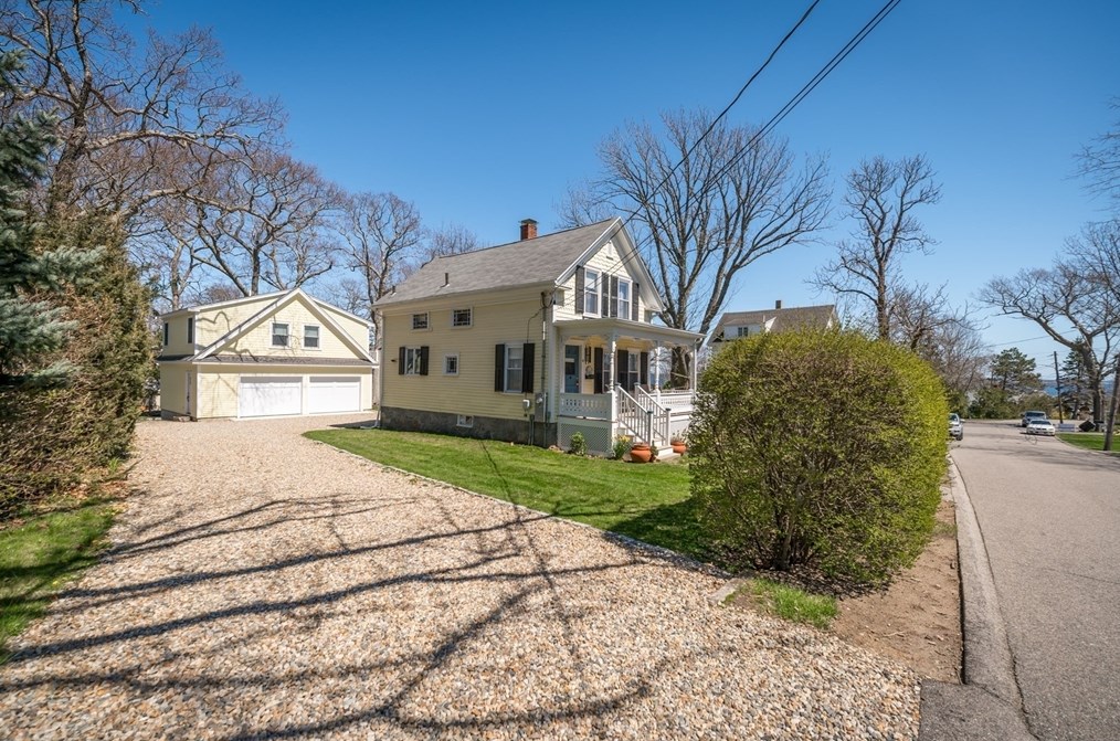 4 Mount Locust Ave, Rockport MA  01966-1117 exterior