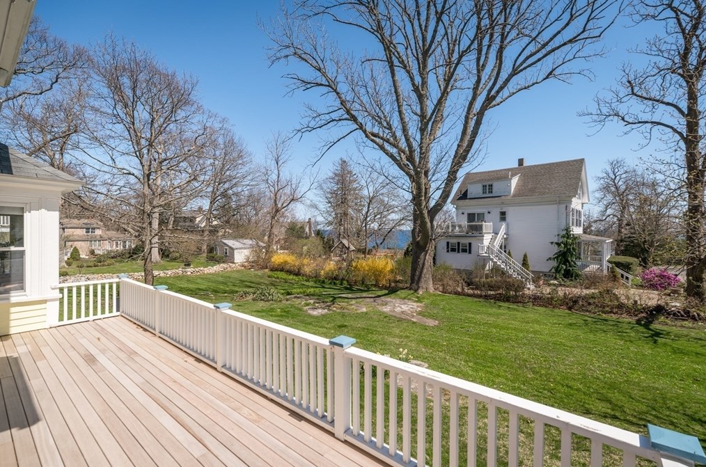4 Mount Locust Ave, Rockport MA  01966-1117 exterior
