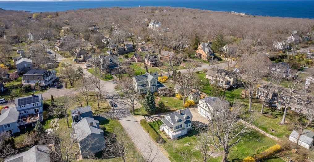 4 Mount Locust Ave, Rockport MA  01966-1117 exterior