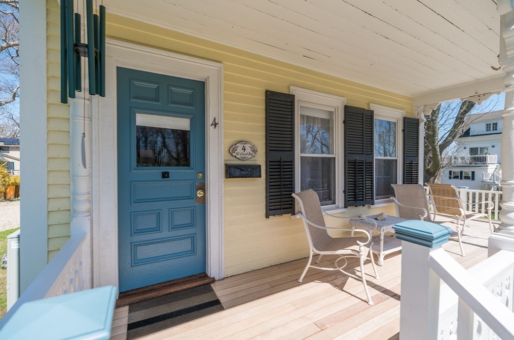 4 Mount Locust Ave, Rockport MA  01966-1117 exterior