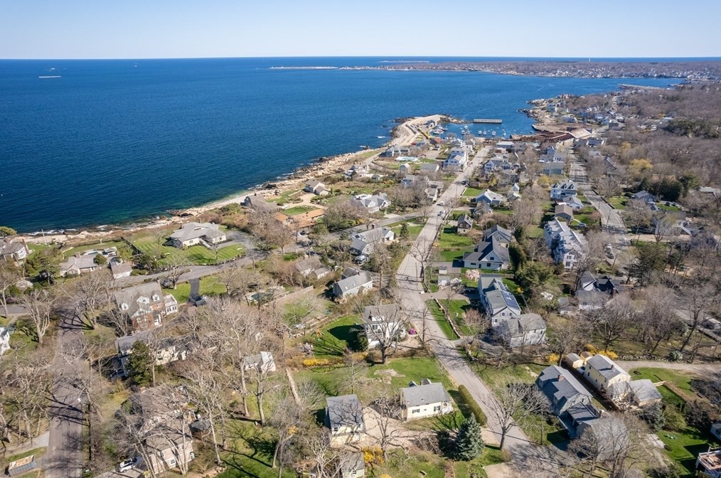 4 Mount Locust Ave, Rockport MA  01966-1117 exterior