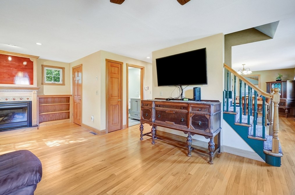 63 Country Clb Dr, Montgomery MA 01085 exterior