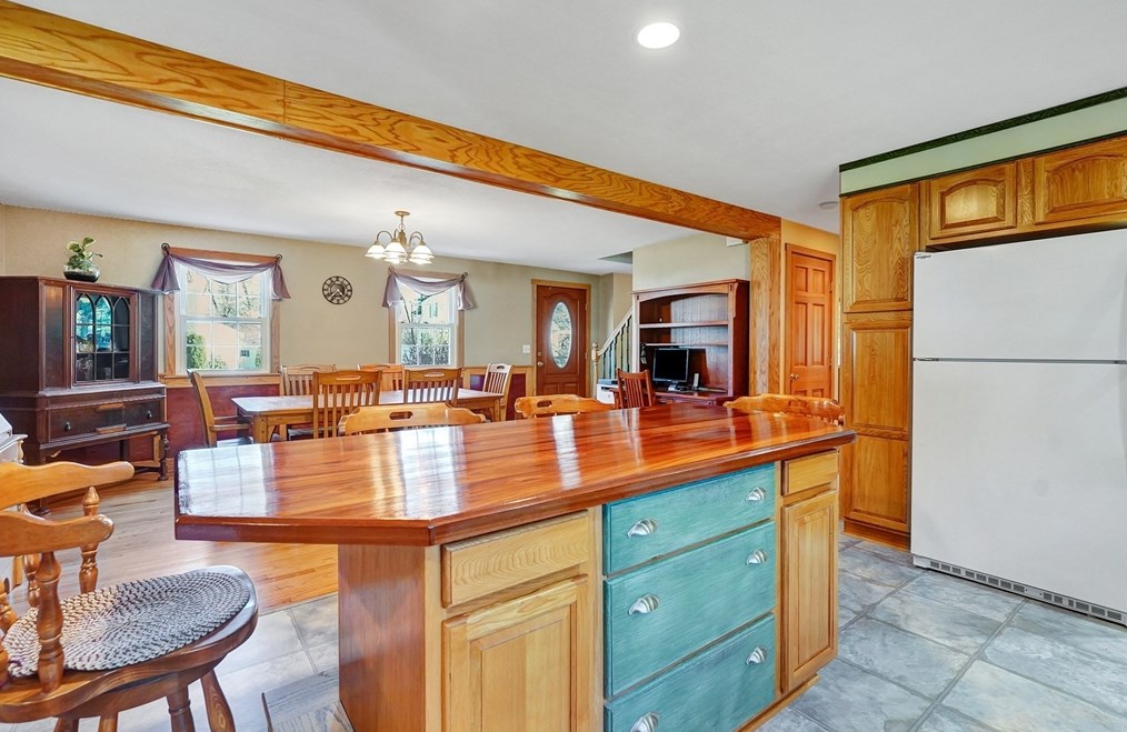 63 Country Clb Dr, Montgomery MA 01085 exterior