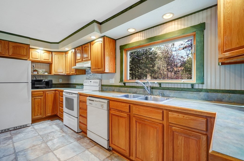 63 Country Clb Dr, Montgomery MA 01085 exterior