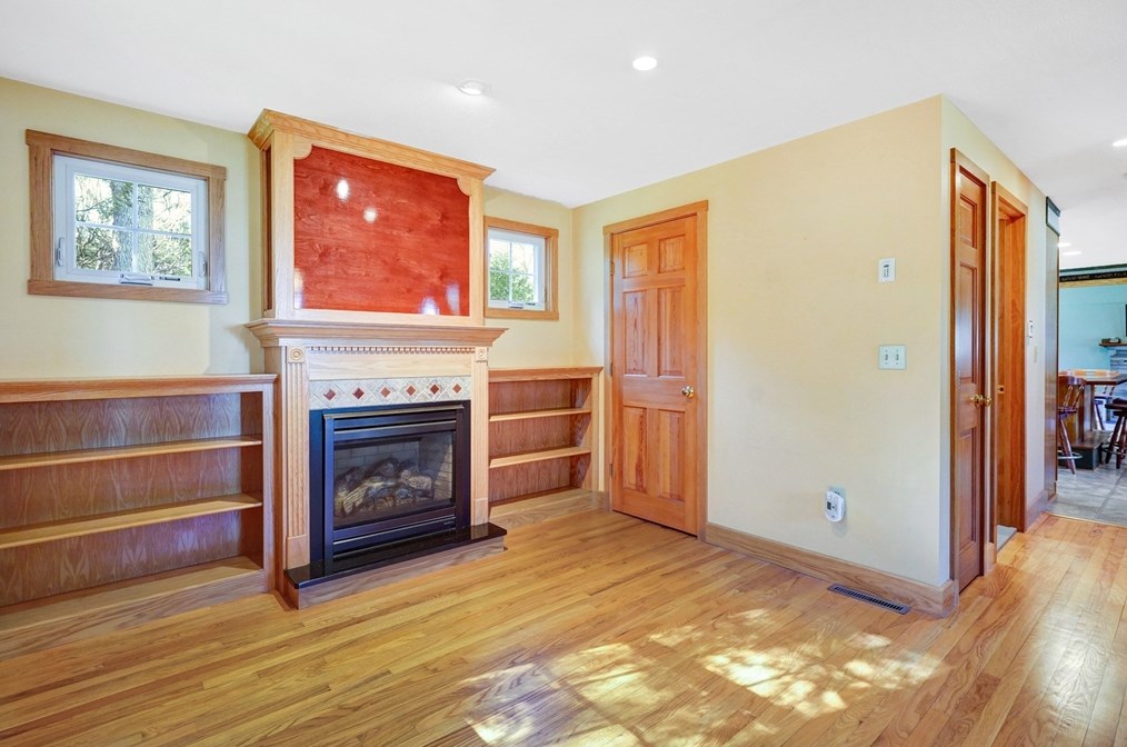 63 Country Clb Dr, Montgomery MA 01085 exterior