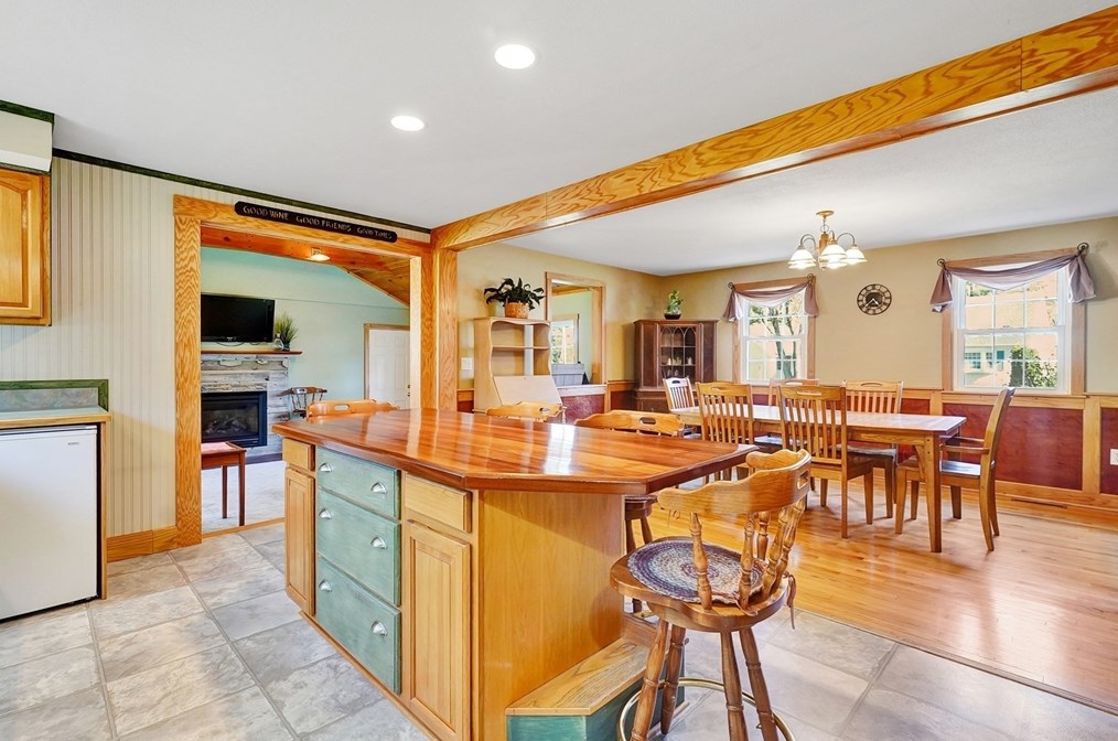 63 Country Clb Dr, Montgomery MA 01085 exterior