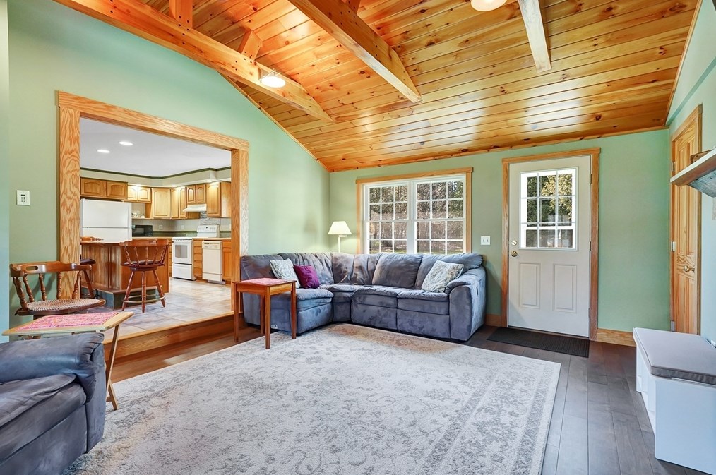 63 Country Clb Dr, Montgomery MA 01085 exterior